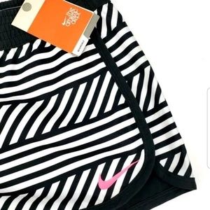 NWT NIKE Solid/Striped Reversible Shorts
